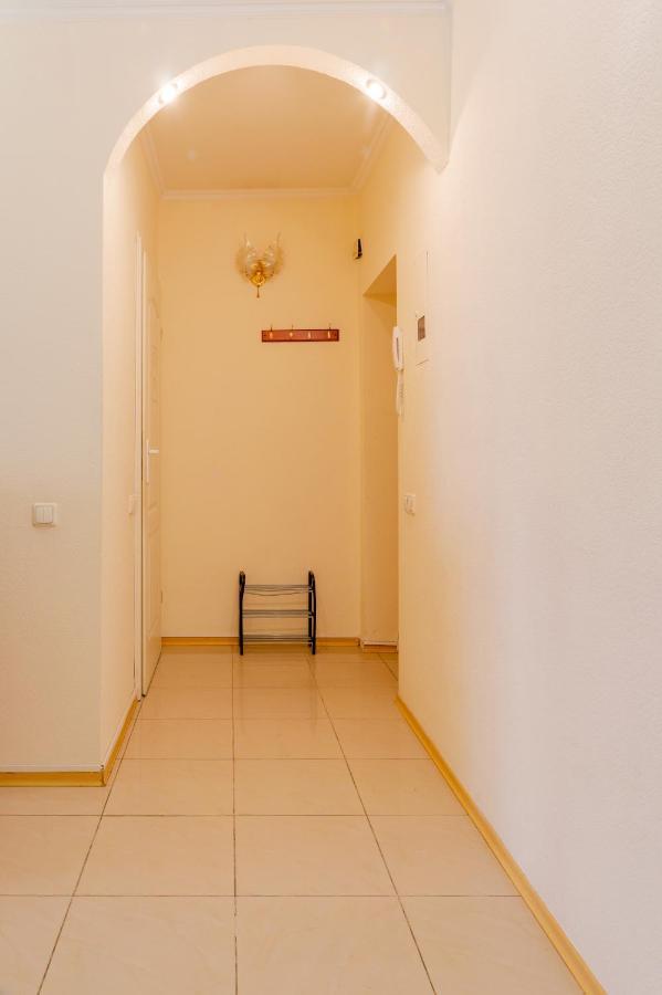 Apartment Triokhsviatytelskaya Street 3 Kijev Kültér fotó