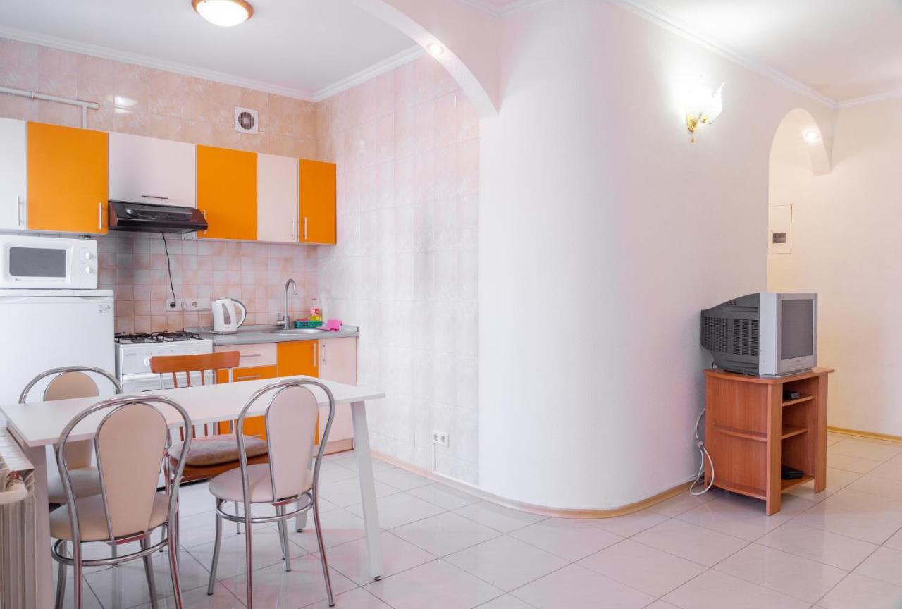 Apartment Triokhsviatytelskaya Street 3 Kijev Kültér fotó