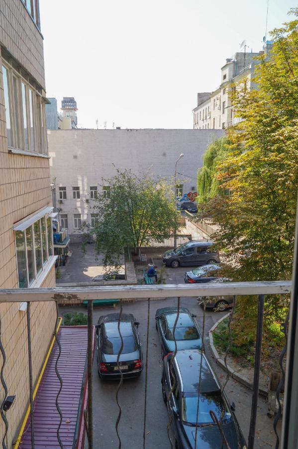 Apartment Triokhsviatytelskaya Street 3 Kijev Kültér fotó