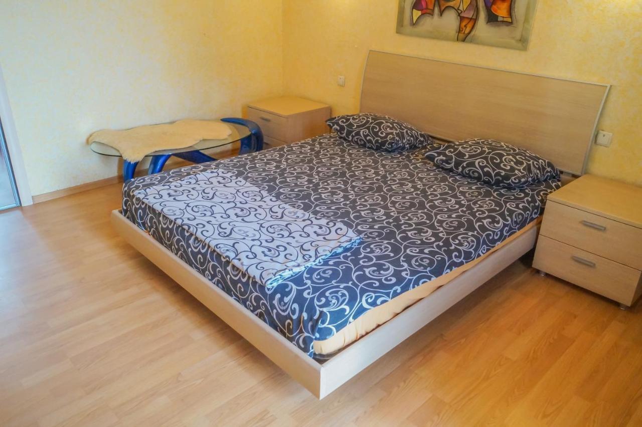 Apartment Triokhsviatytelskaya Street 3 Kijev Kültér fotó